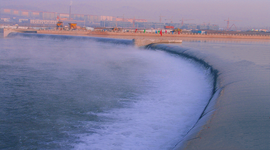 Arc-type rubber dam on the Hunjiang River, Baishan City, Jilin.