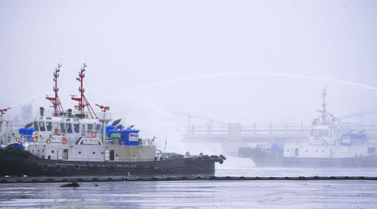 In 2010, Huahai took part in the oil spill treatment work of Dalian 7.16 accident.