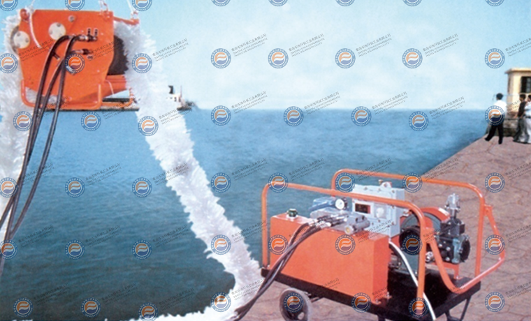 ROPE-MOP OIL SKIMMER