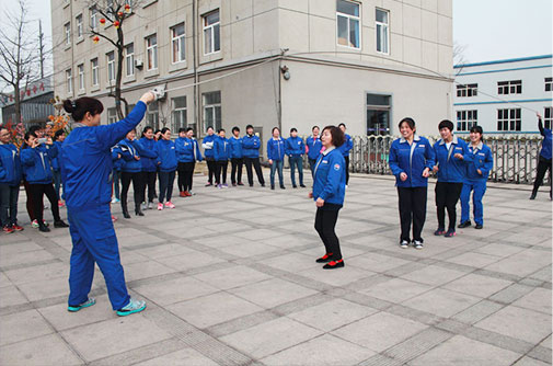 公司工会举行丰富多彩的活动，庆祝“三八”妇女节